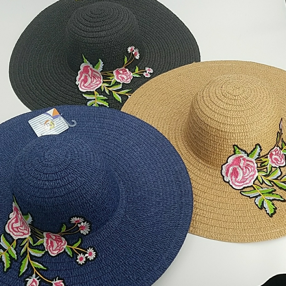 Beach-Ready Floppy Sun Hat - Picture 3 of 8